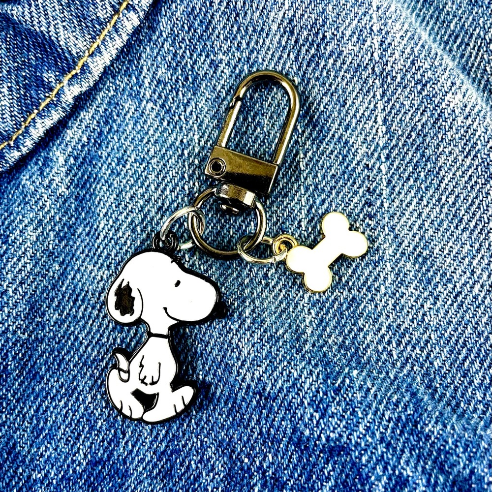 Snoopy 2 Inch Keychain - Picture 2 of 10